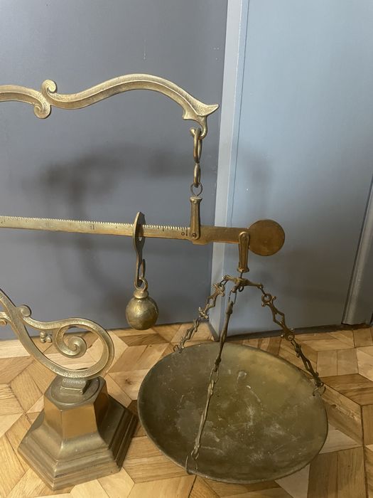 Zabytkowa ozdobna waga mosiężna