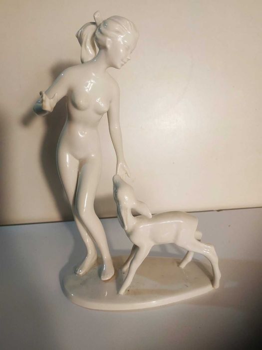 Статуэтка Девушка с олененком. Wallendorf Германия