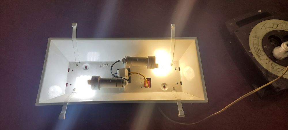 Lampa ścienna z widokiem na Nowy Jork