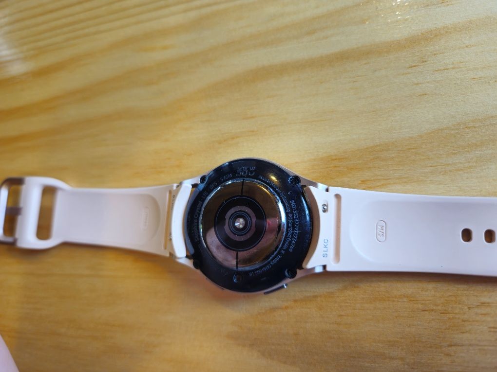 Samsung Galaxy Watch 5 LTE com ano e meio de garantia