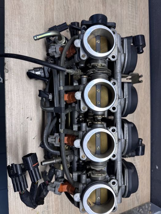 Przepustnice Yamaha r1 rn09