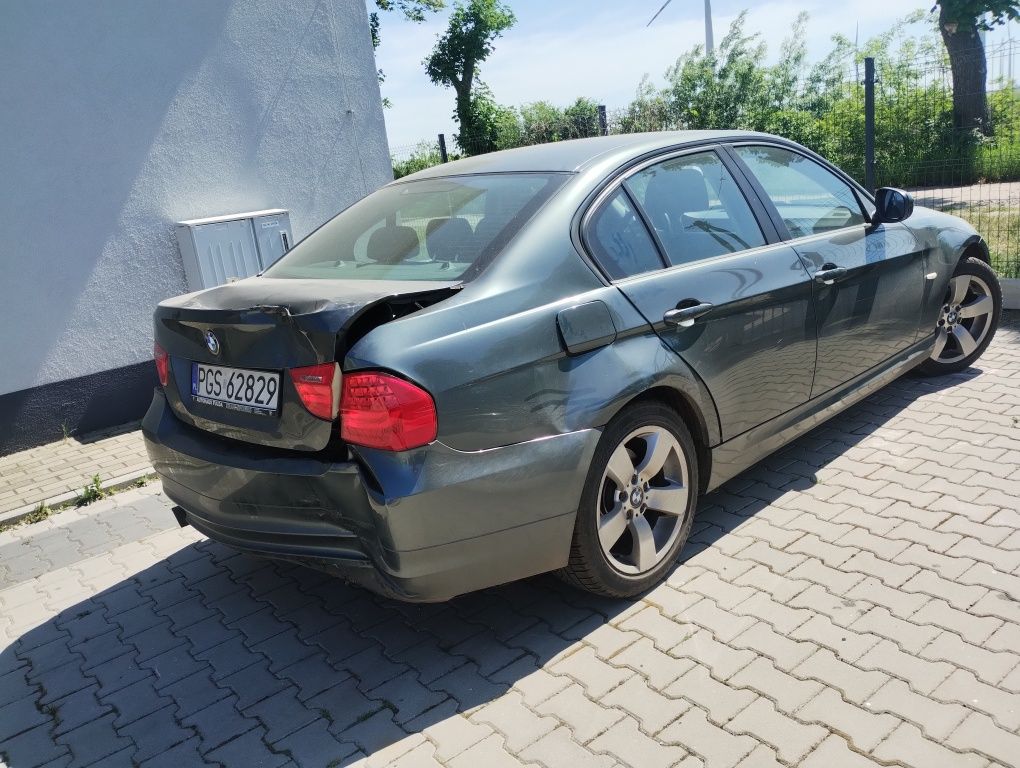 E90 318I 2.0 Benzyna Lift Xenon . Uszkodzona tyłem!