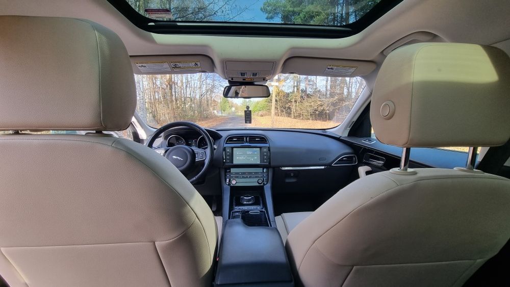 Jaguar F-pace 25t pojemność 2.0 2018 rok 250km benzyna obniżka ceny