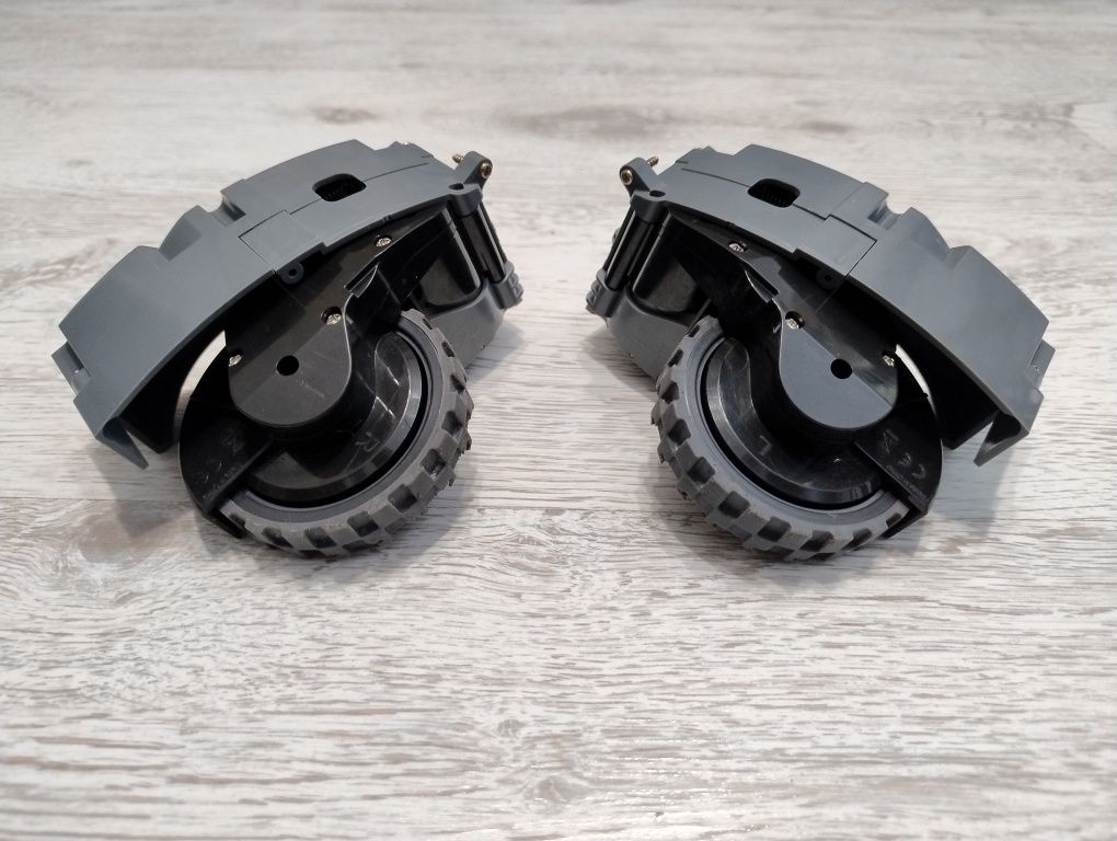 Moduł koła lewego ,L` + Moduł koła prawego ,R` Irobot Roomba 616
