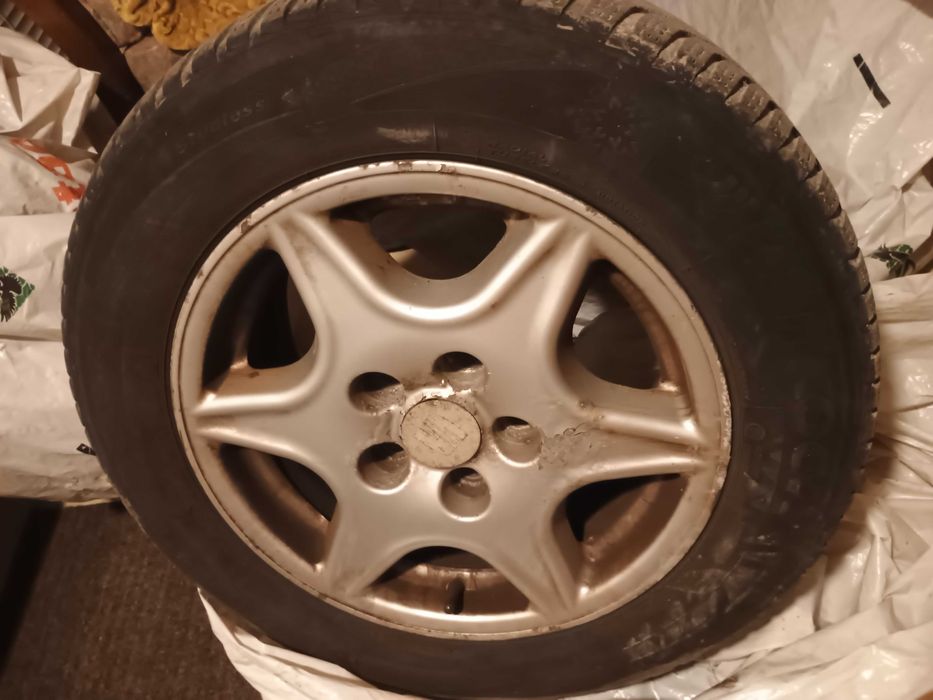 4 koła na felgach aluminiowych 15" Seat LEON z 2018r. opony zimowe