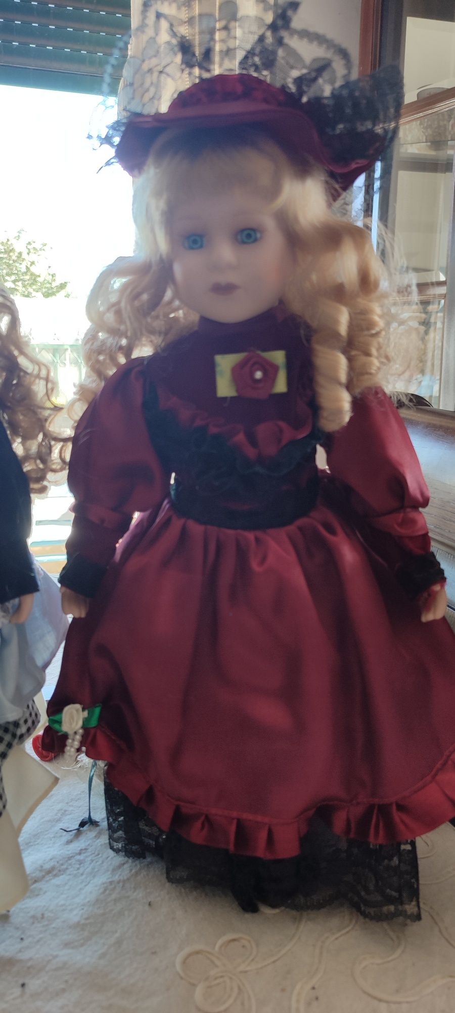Noiva já foi vendida. Bonecas porcelana antigas mas novas.