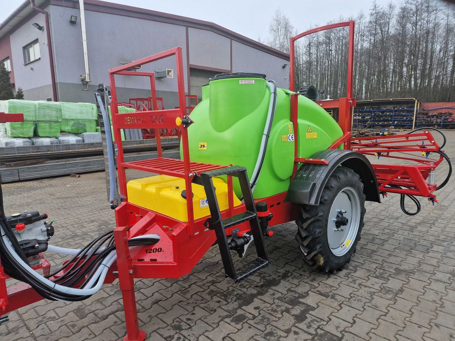 Opryskiwacz polowy przyczepiany 1200 litrów lanca 12m
