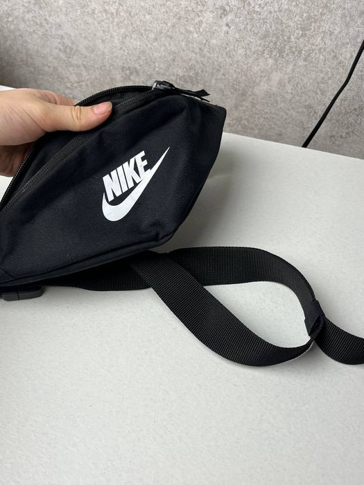 Бананка Nike на пояс