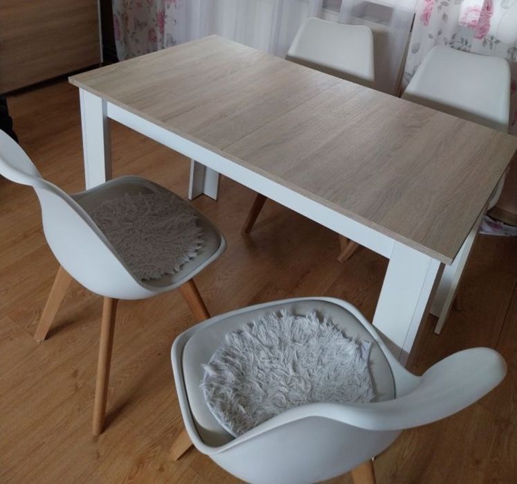 Stol rozsuwany i 4 krzesla