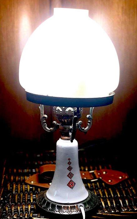 Вінтажна скляна настільна лампа