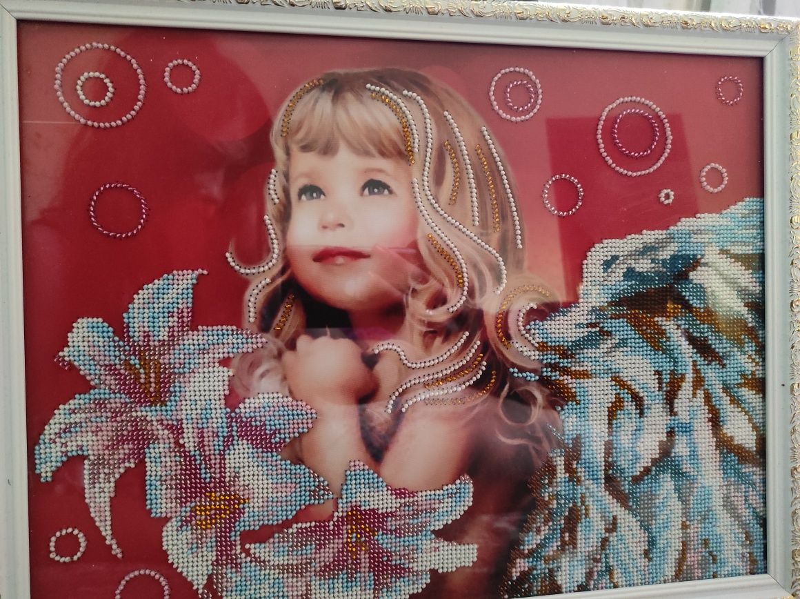 Картина вишита бісером "дівчинка  ангел"