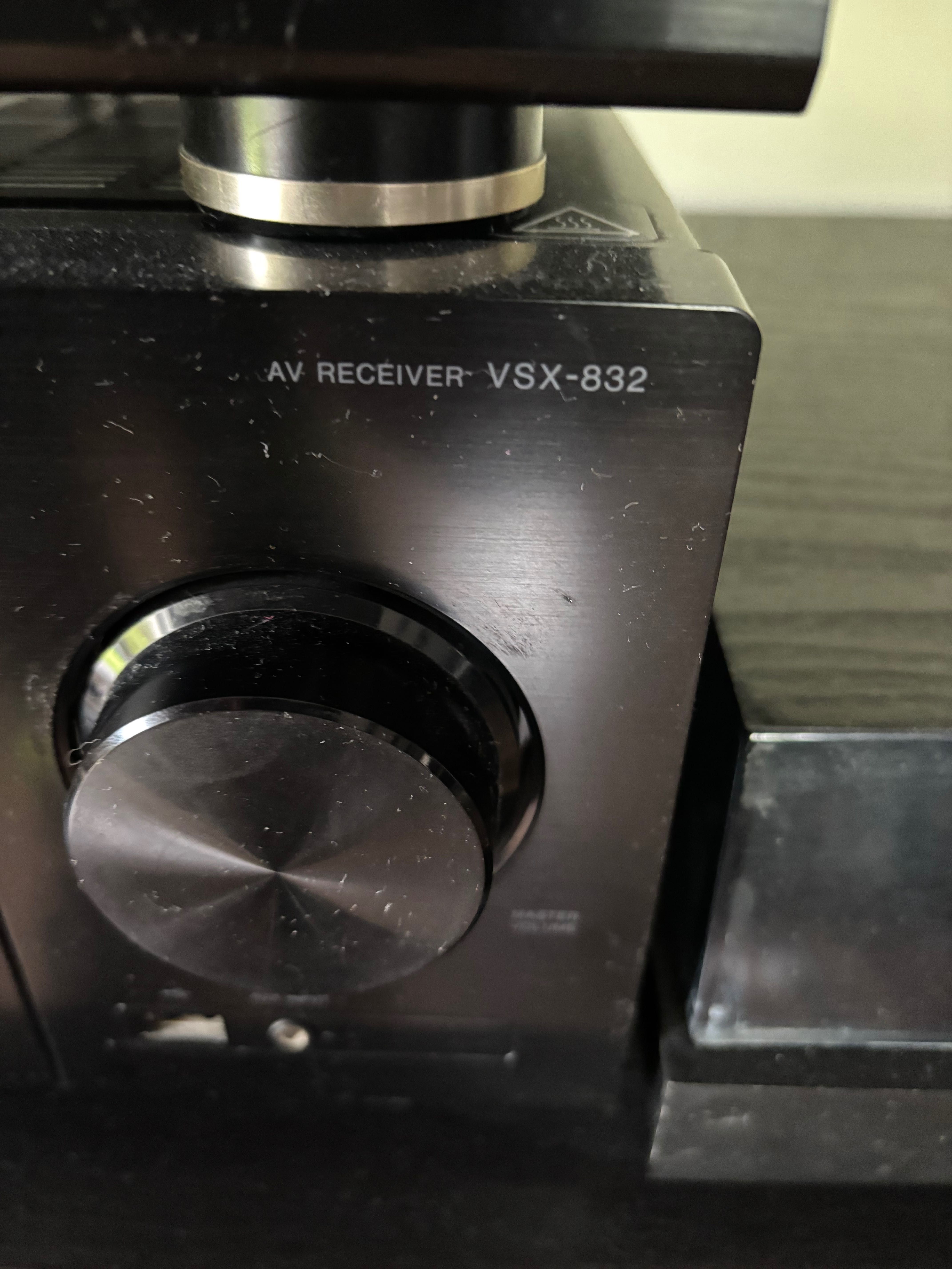 Amplituner Pioneer VSX-833