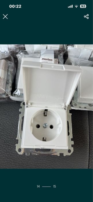 Gniazdka, gniazda Merten nowe