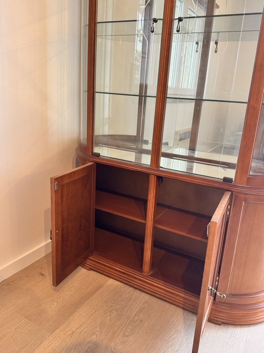 Cristaleira impecável