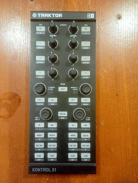 Dj контроллер Native Instruments Traktor Kontrol  MK1

Состояние отл