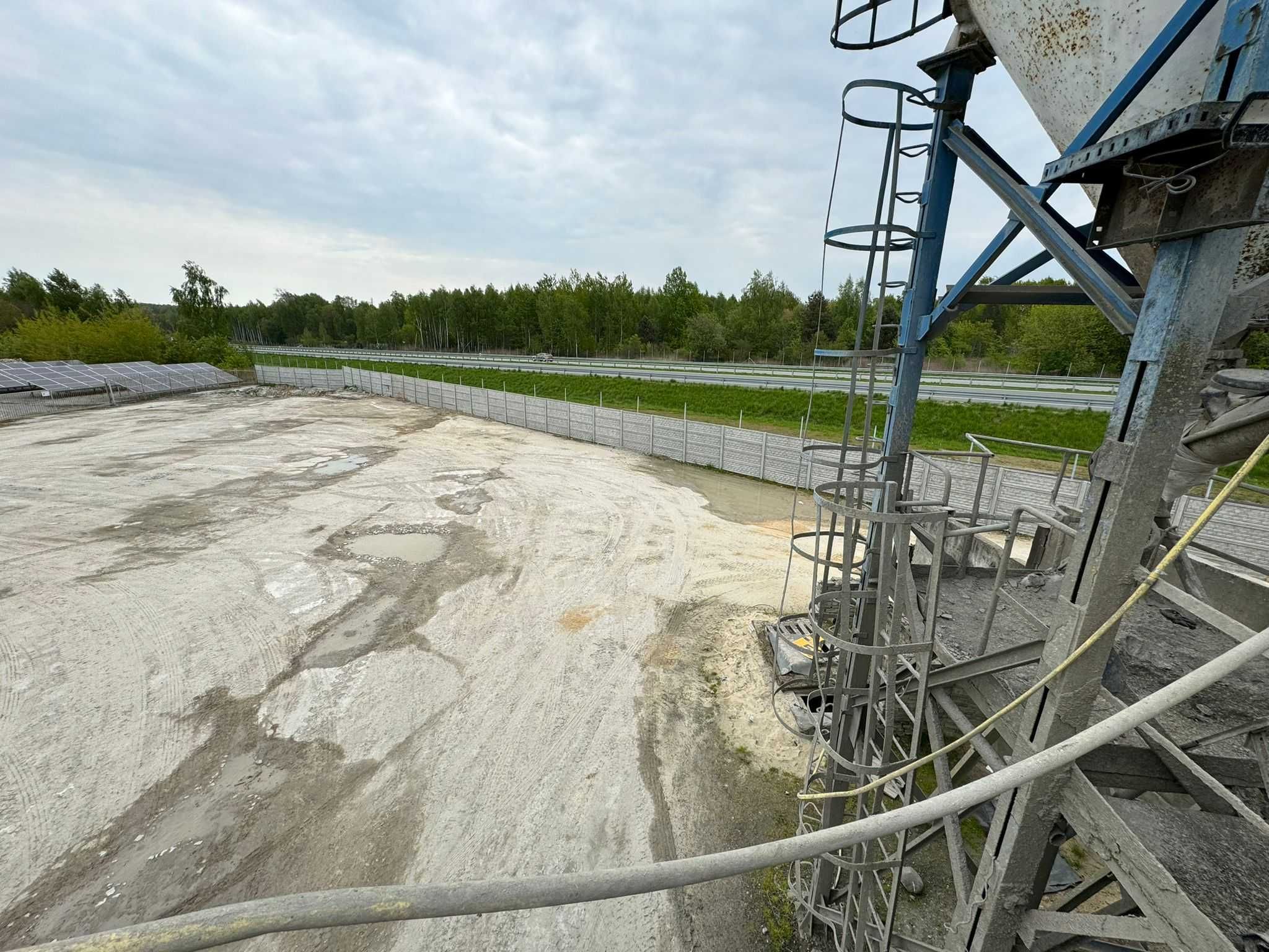 utwardzony plac 4785m2 wraz budynkiem biurowym i warsztatem FV VAT