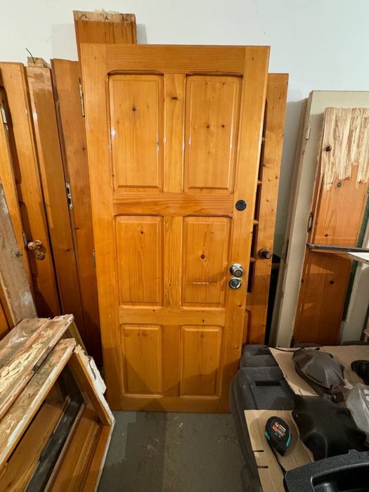 Деревяні двері в хорошу стані