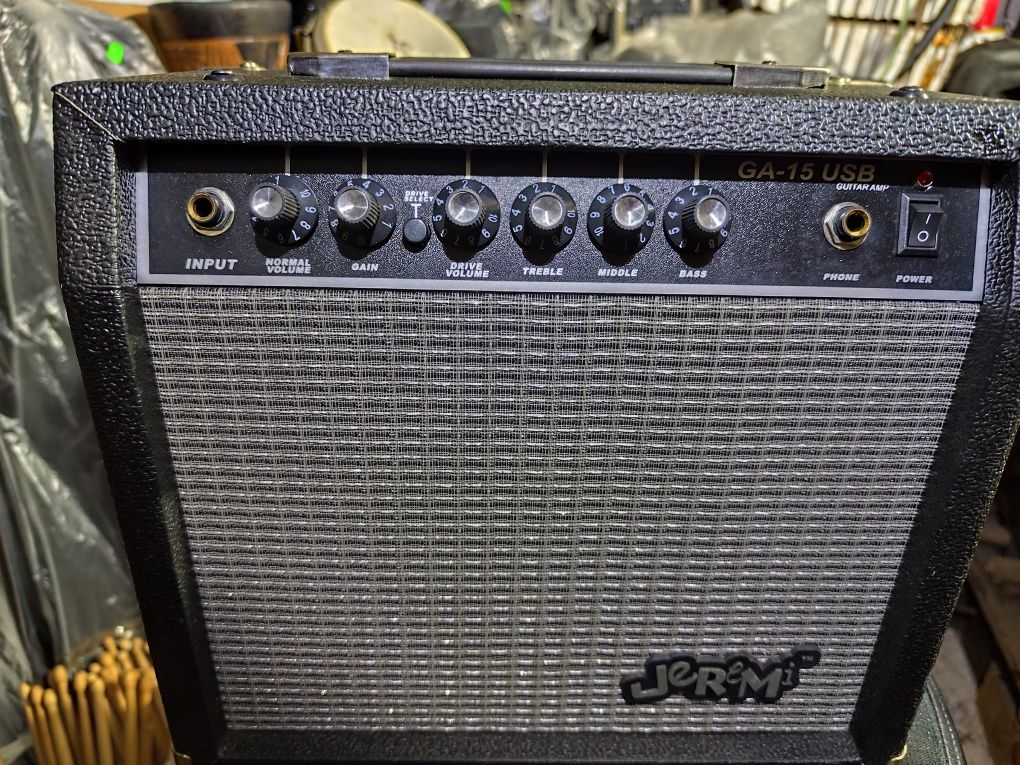 Wzmacniacz gitarowy JEREMYI GA 15 USB.