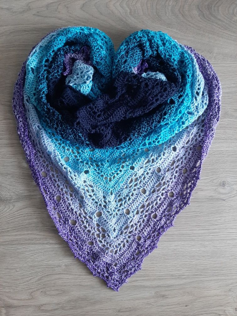 Chusta HANDMADE Sis robiona na szydełku