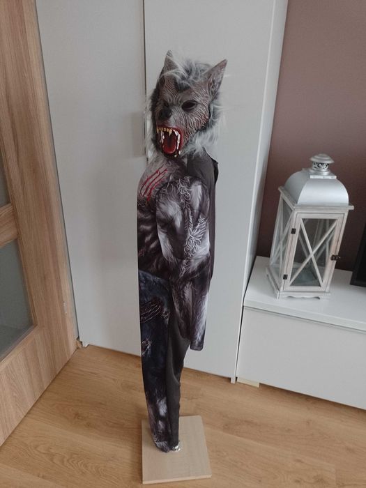 NOWY strój karnawałowy WILK WILKA WILKOŁAKA przebranie 134/140 (515)