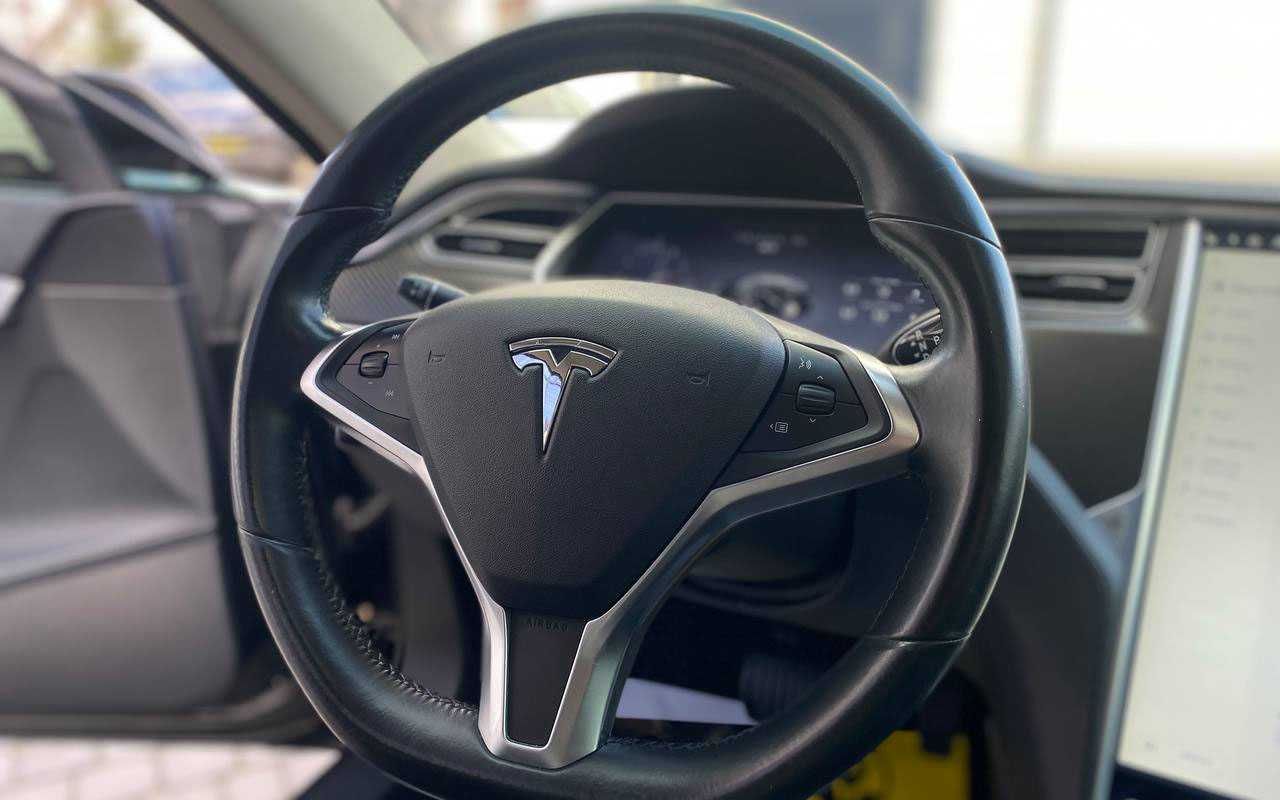 Tesla Model S 2014