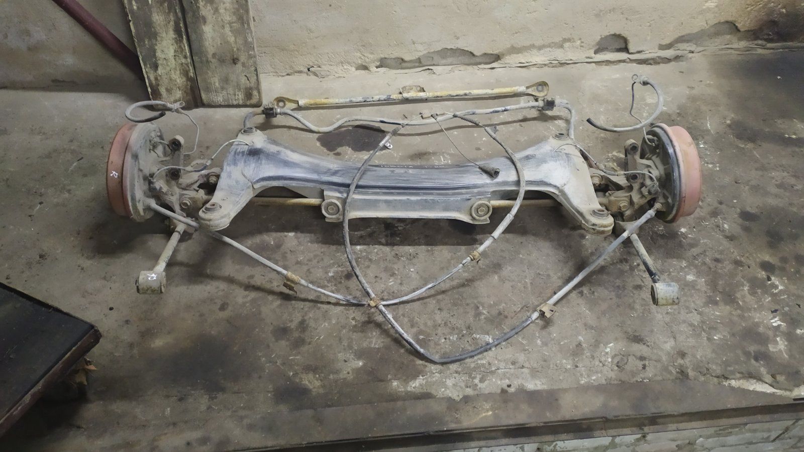 Задня балка Тойота Авенсис Т-22