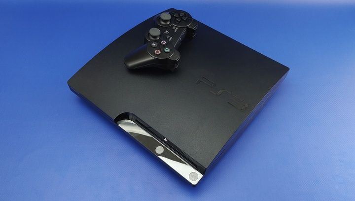 Продам Sony PlayStation 3 Slim.