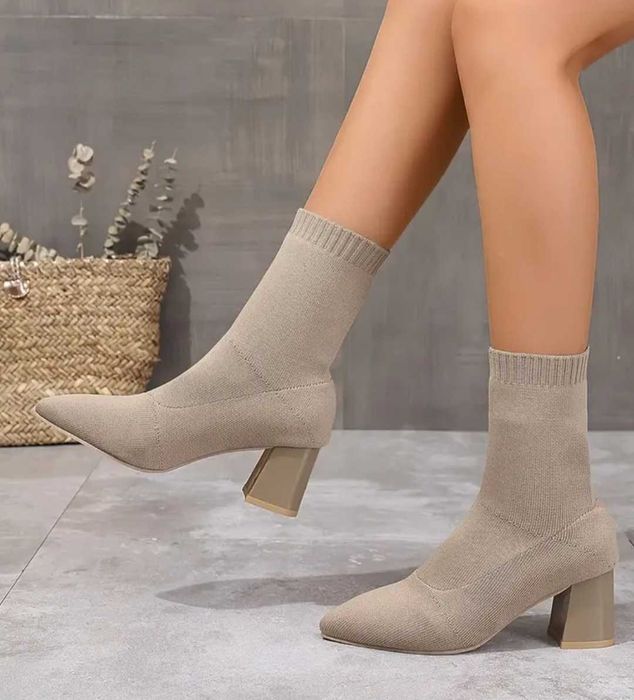 Бежеві текстильні ботильйони