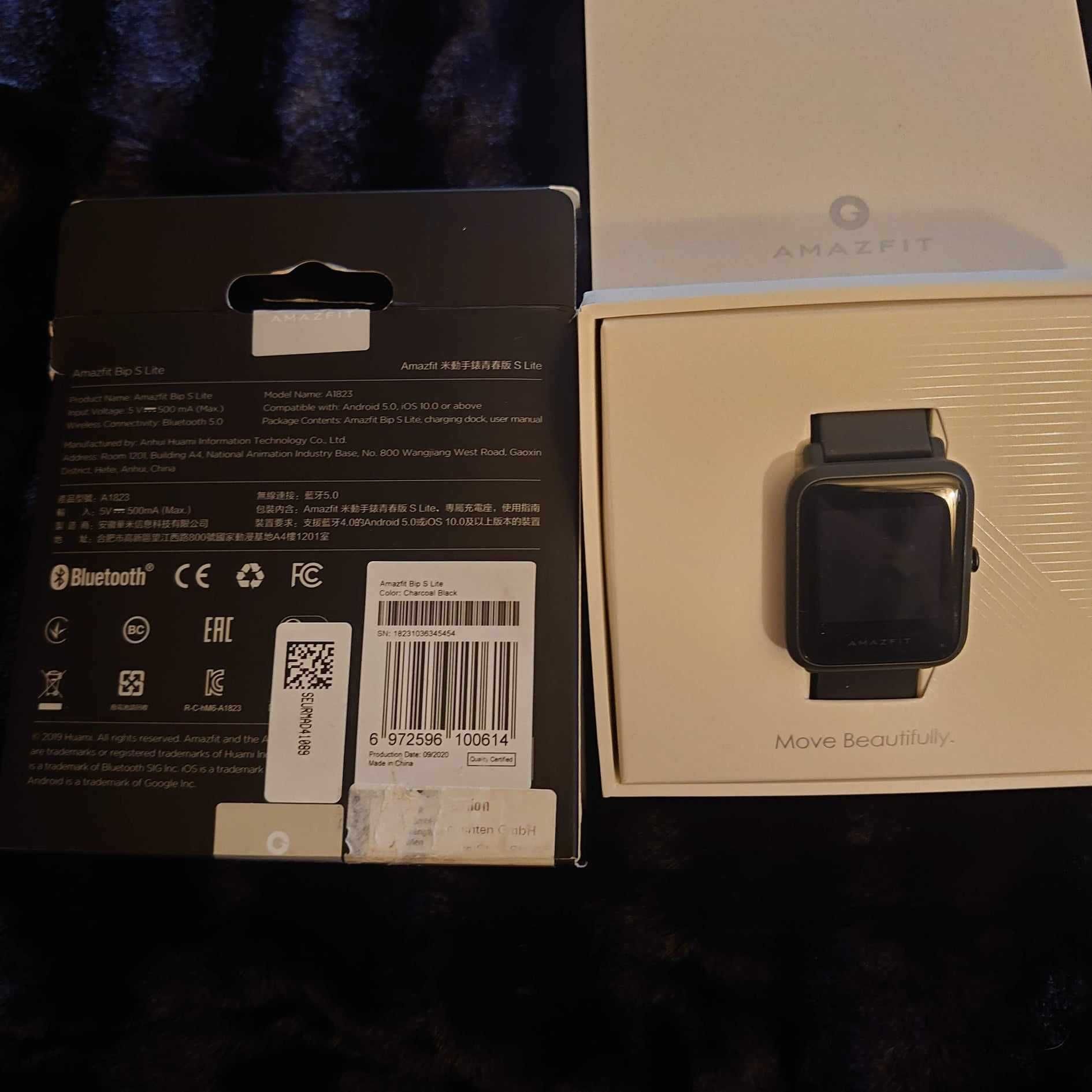 Czarny nowy smartwatch