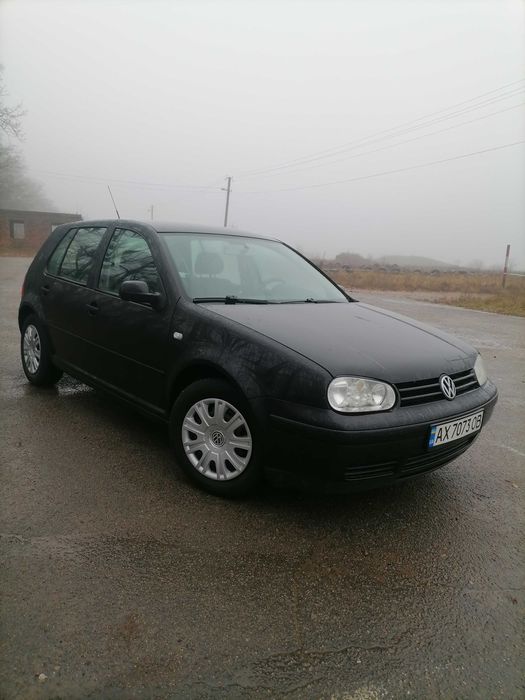 Автомобіль Volkswagen Golf