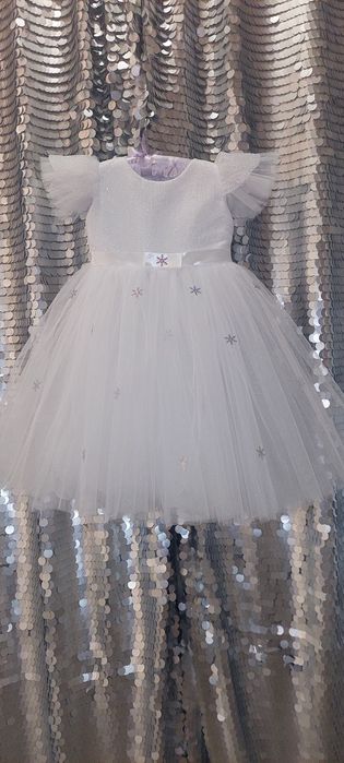 Святкові новорічні  випускні дитячі сукні сніжинка, зірочка, зима