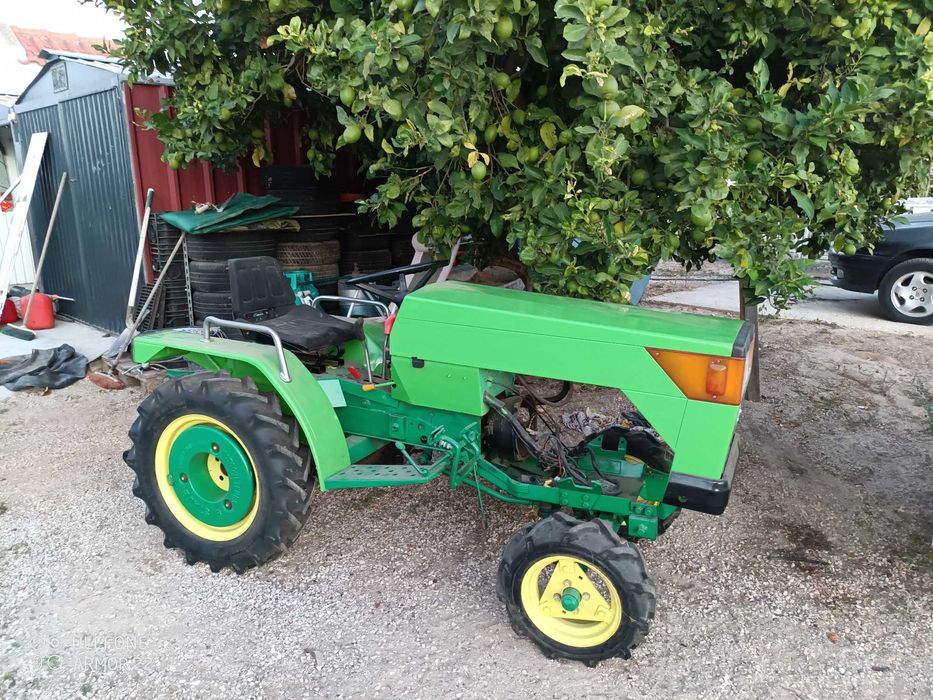 tractor FERRARI T93 com motor  para ser reconstruído