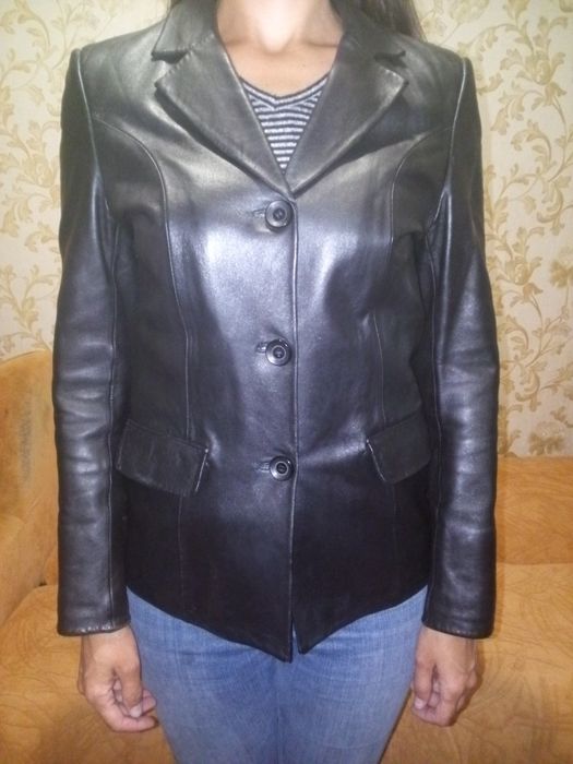 Продам женский кожаный пиджак черного цвета,  раз