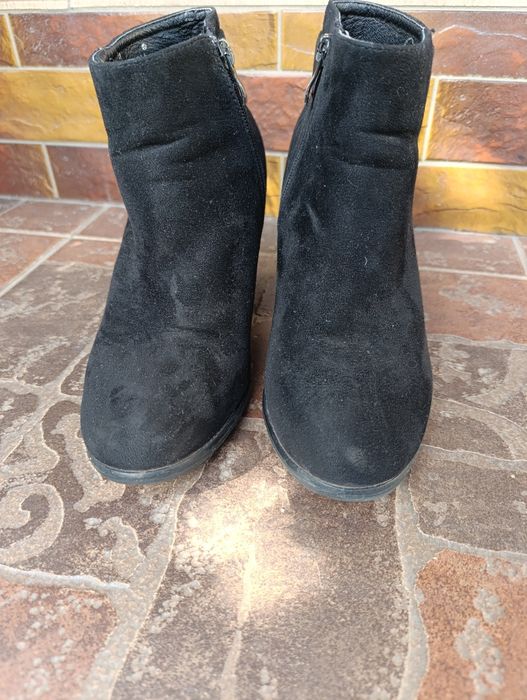Замшеві ботінки осінні