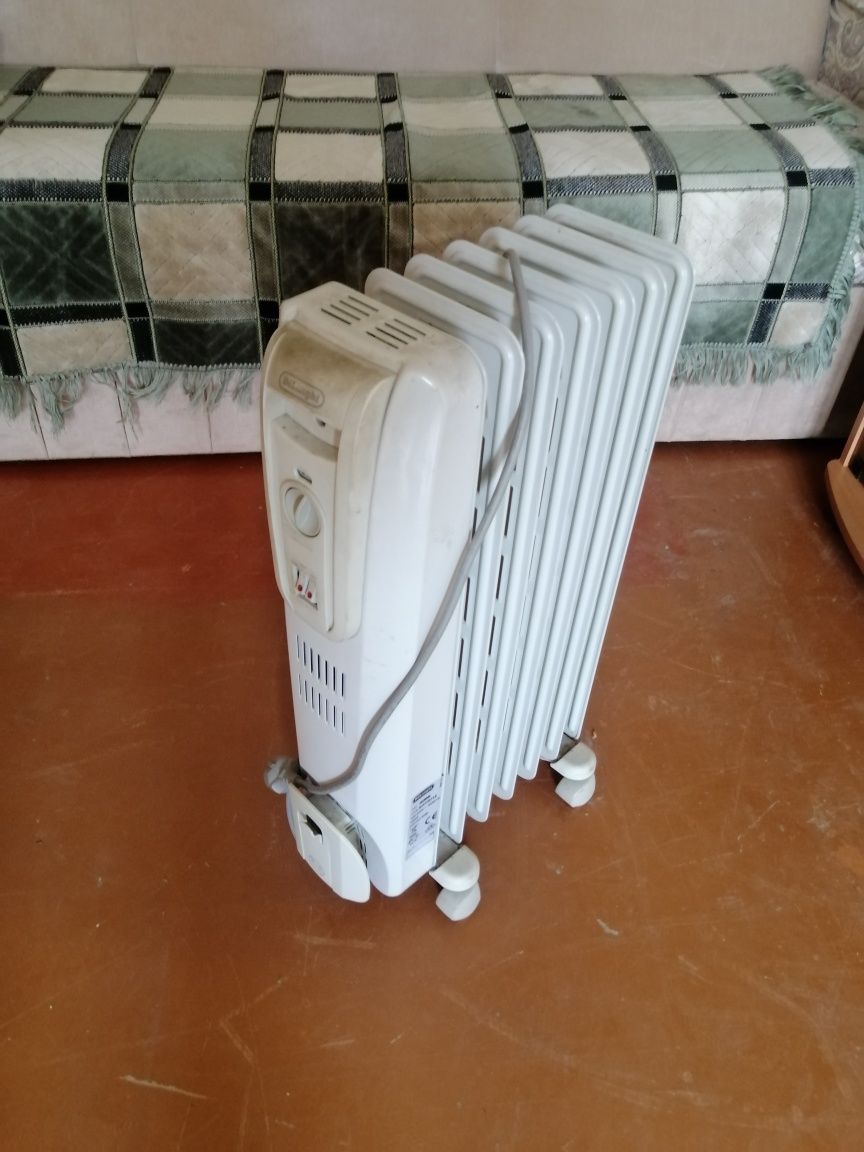 Масляный обогреватель Delonghi обігрівач масляний
