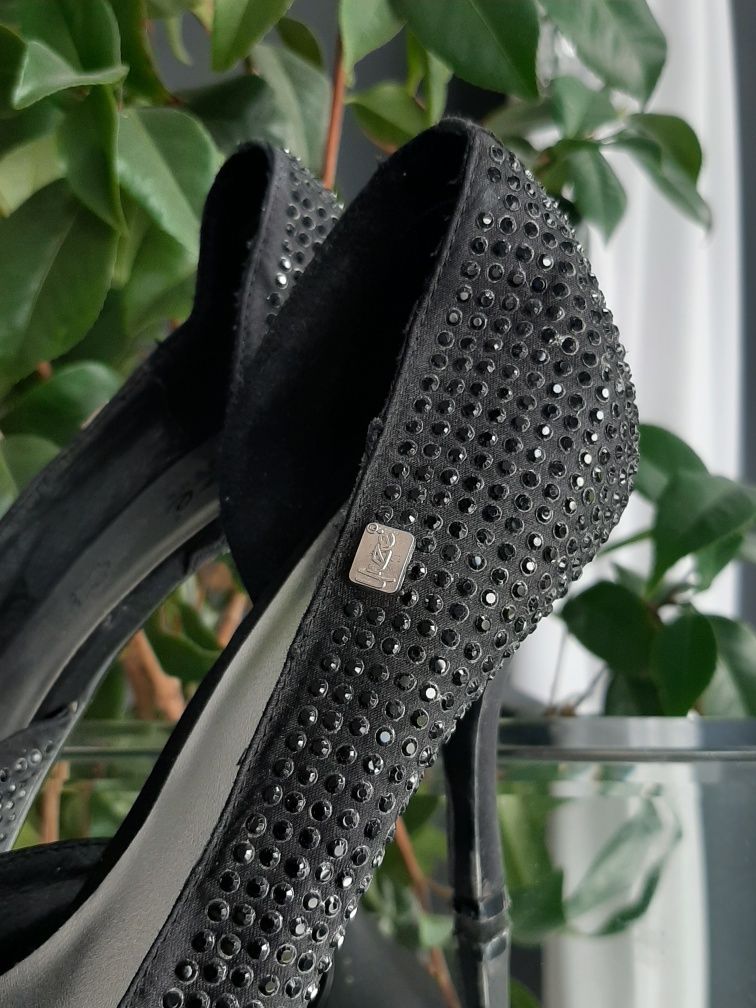 Eleganckie buty damskie na szpilce firmy Unze London roz 39