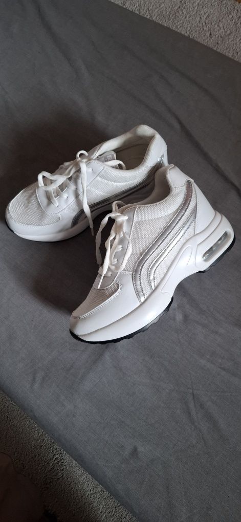 Adidasy białe na koturnie