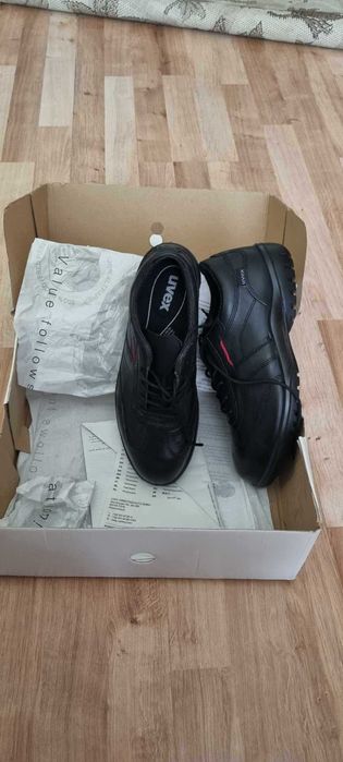 Półbuty robocze Business Casual 95 roz 39
39·Nowy z metką·uvex