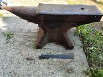 Kowadło 240 kg że stojakiem