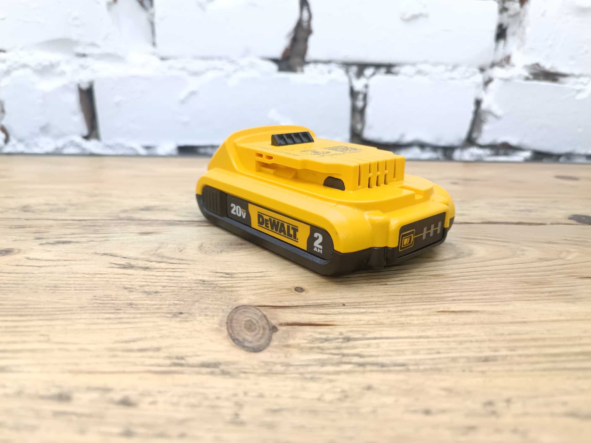 Акумулятор, батарея DeWALT DCB203 2Ah з США Оригінал