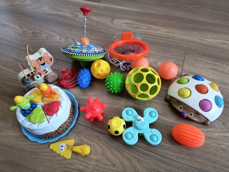 Zestaw zabawek - sensoryczne manualne sportowe - stan BDB