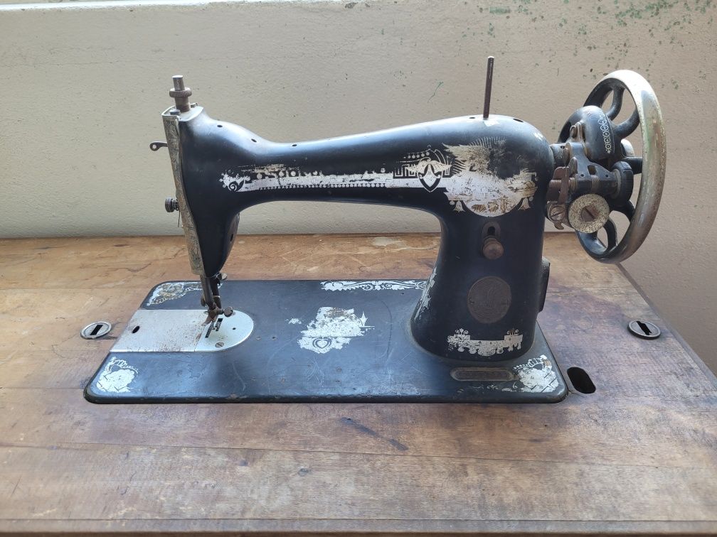 Máquina de Costura Singer