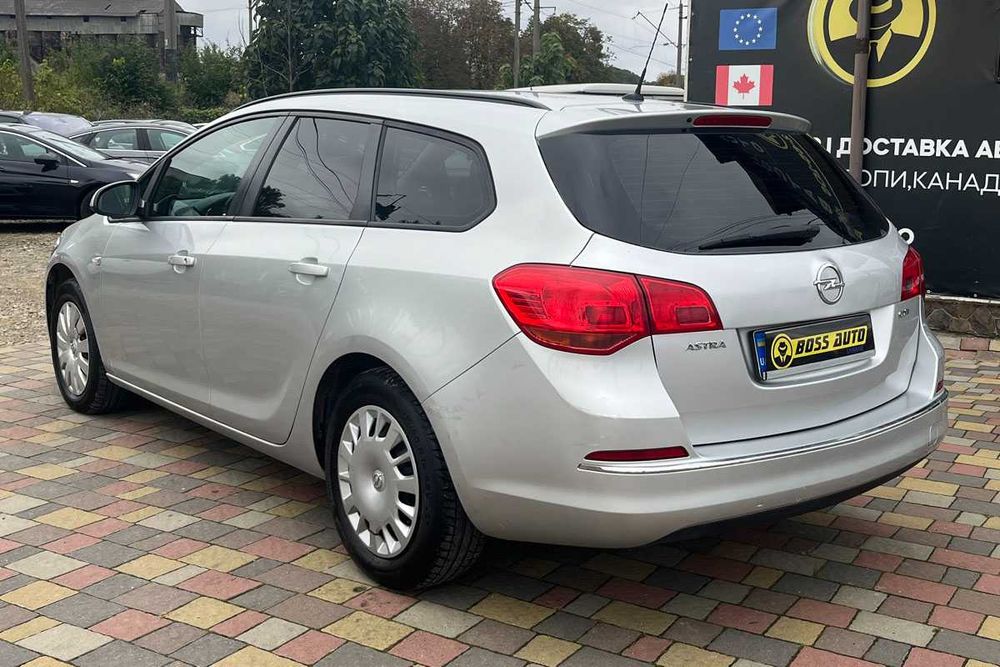 Opel Astra 2013 рік