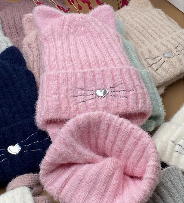 Зимовий набір шапка і хомут/шапка для дівчинки/тепла/киця/шапка зимова