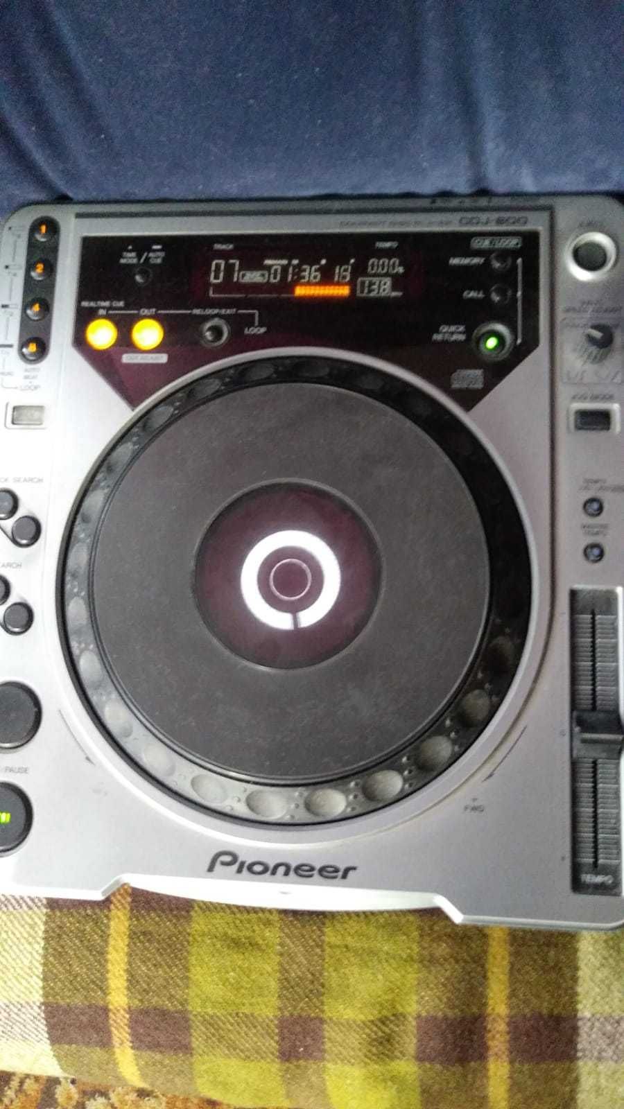 PIONEER CDJ 800 CD player