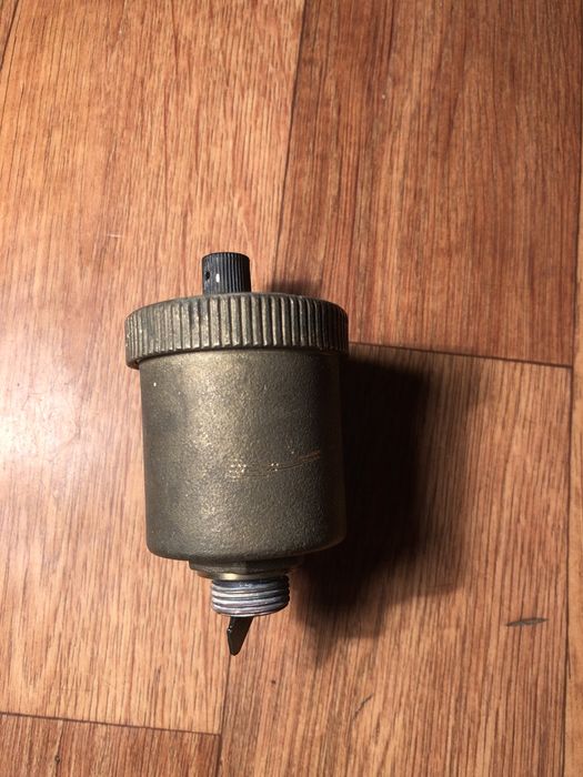 Спуснік (розповітрювач ) на котел Vaillant t-4