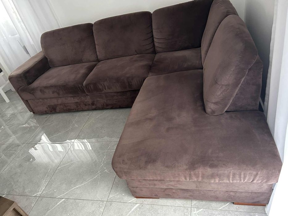 Duży narożnik z funkcja spania brązowy gratis stoik i szafka tv