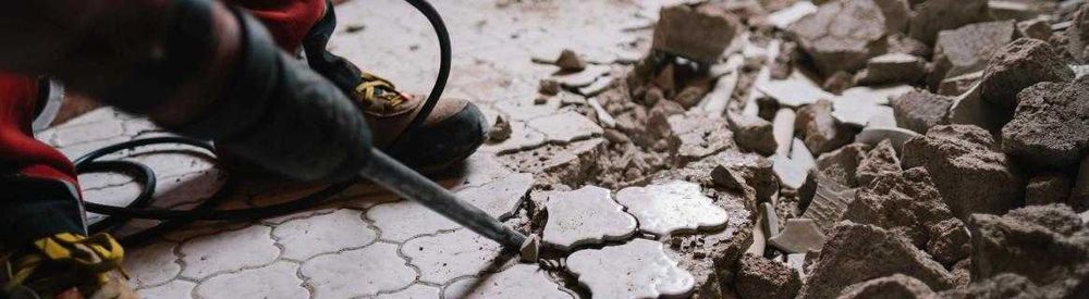 WYBURZENIA ścian domów garaży ROZBIÓRKI SKUWANIE Tynków Posadzek Kafli