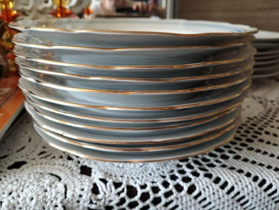 Zestaw 10 talerzy z porcelany o średnicy 24cm; Ćmielów, okres PRL