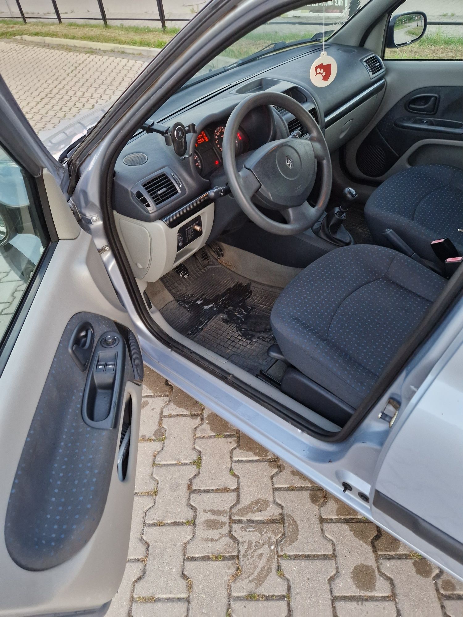Renault Clio II 1.2 16V benzyna 5 drzwi klimatyzacja elektryka